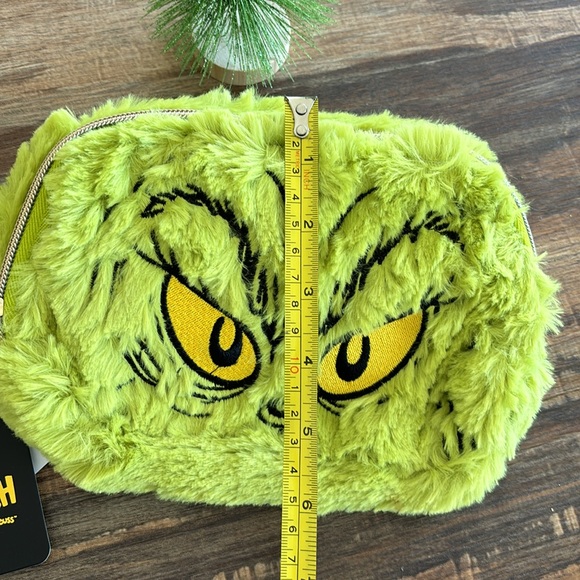 Grinch Fuzzy Belt Bag - Picture 15 of 15